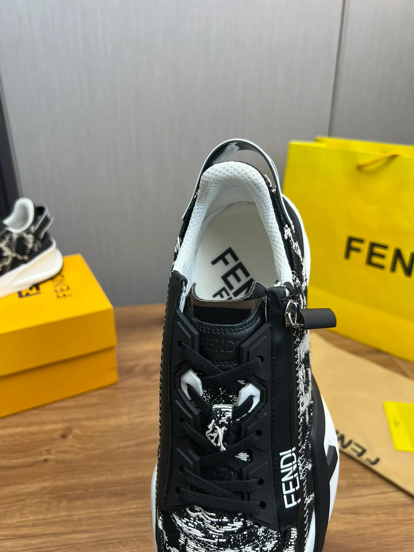 Men's shoes 💰500💰 Fendi [Fendi] hot style is on the market 🔥Fashionable casual men's shoes 🔱 Made of original brand fly knit fabric. Original cowhide + breathable mesh lining + sheepskin feet. Perfect shape and top quality, you deserve it 🔜Original rubber outsole, ultra-light, non-slip and wear-resistant 👣 Standard size 38-44